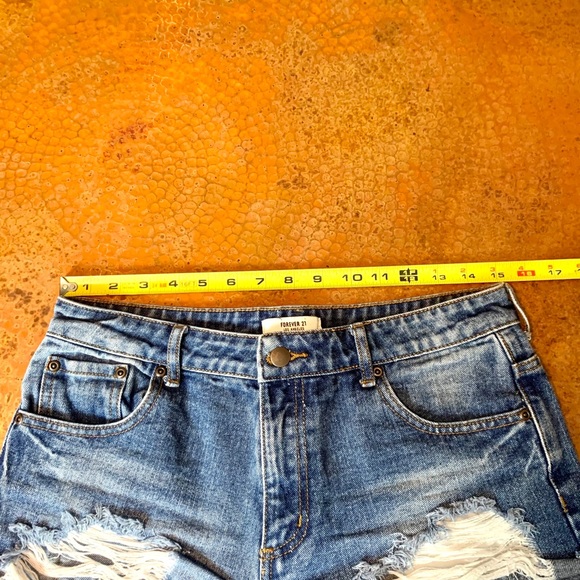 FOREVER 21 Denim cut off shorts - Picture 4 of 5